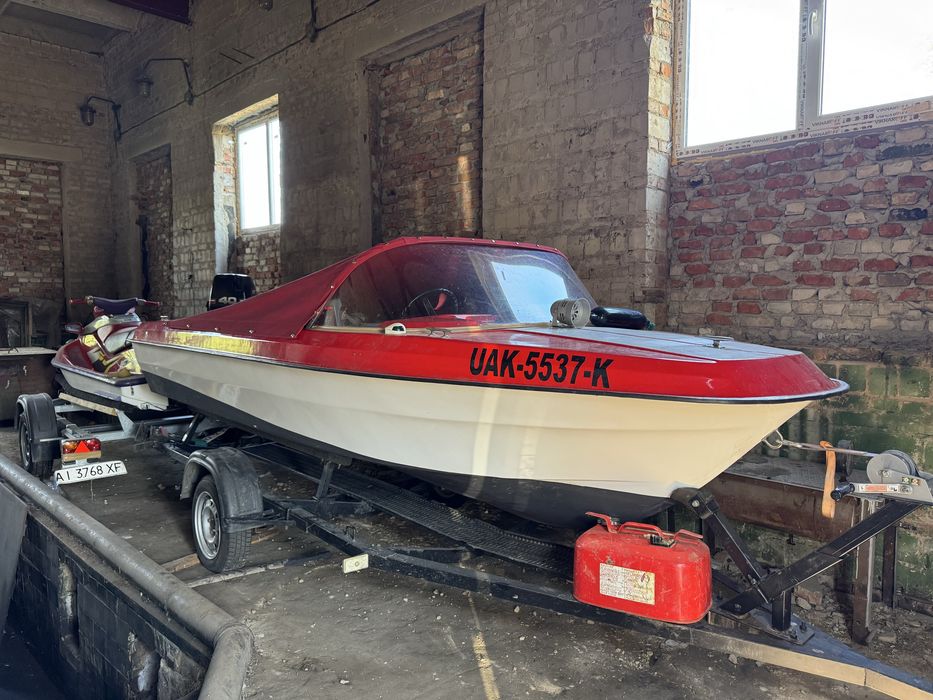 Німецька лодка з мотором SUZUKI 40