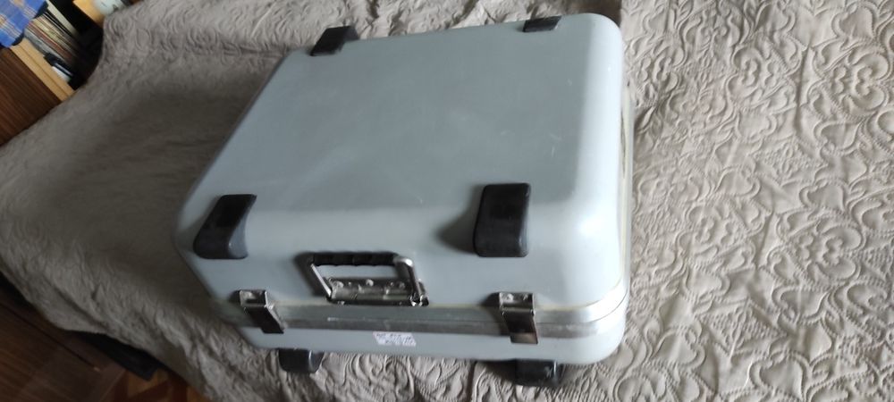 Walizka wzmocniona do transportu i przechowywania wykrywaczy two box