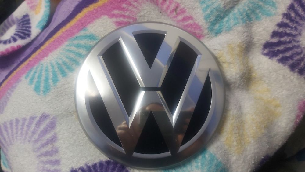 PASSAT  B8  emblem  . Ecra.. unit..