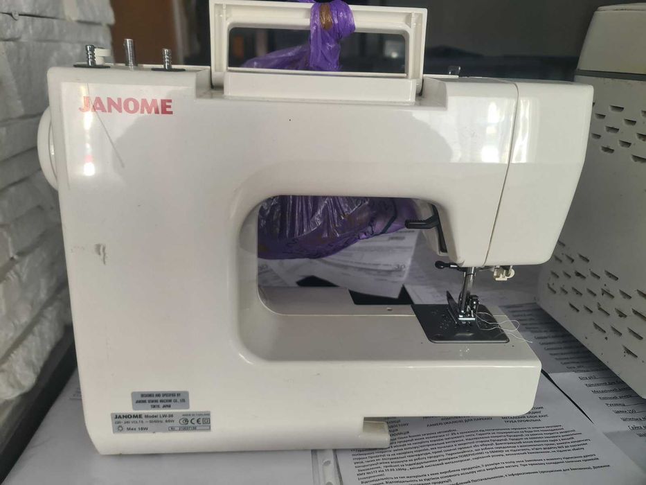 Швейна машина JANOME LW 30