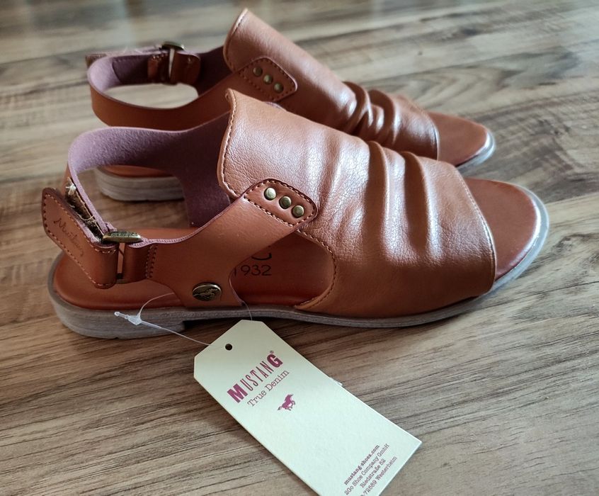 Mustang - sandały roz. 37