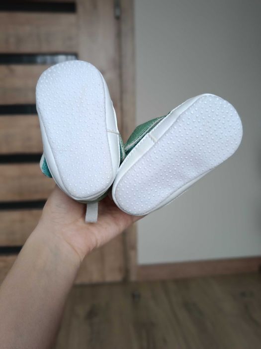 Buciki niemowlęce – rozmiar 18