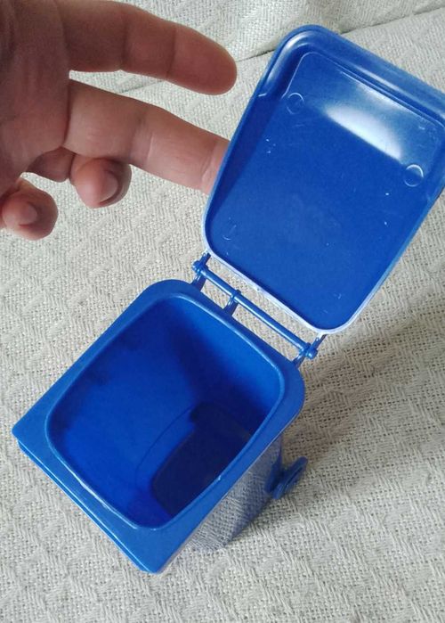 piórnik kubek na biurko plastikowy NOWY gadżet śmietnik
