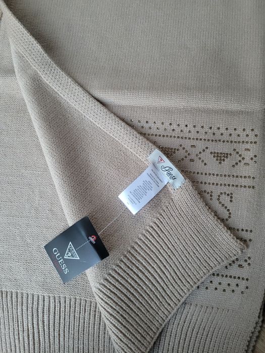 Komplet czapka i szalik Guess