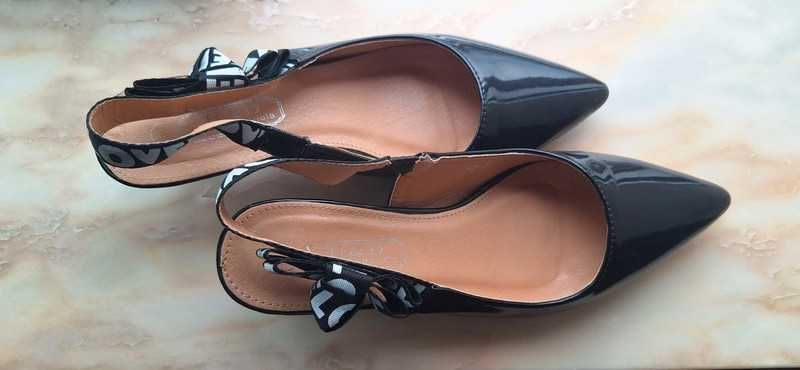 Sapatos pretos verniz