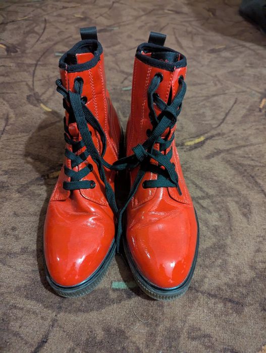 Шкіряні лакові черевики