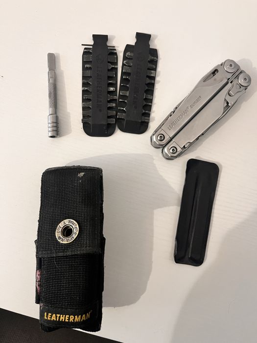 Multitool Leathermann Surge z dodatkami