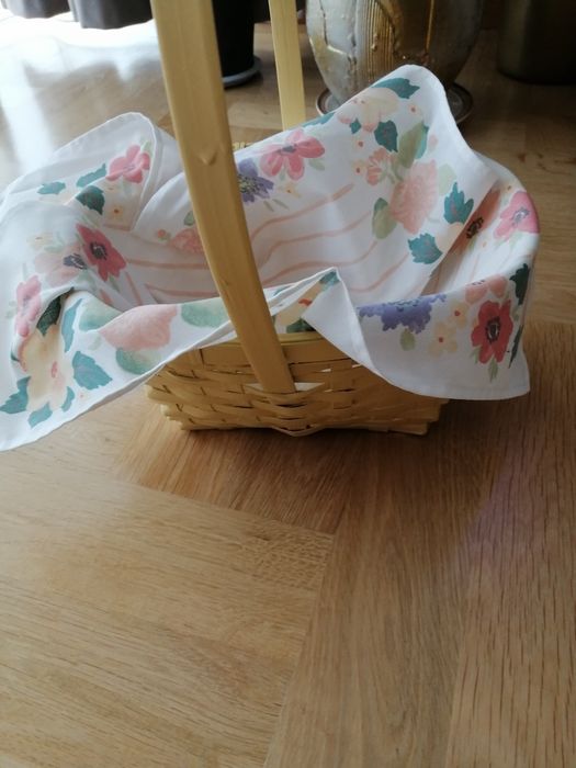 Kosz wiklinowy wielkanocny duże w komplecie z serwetą