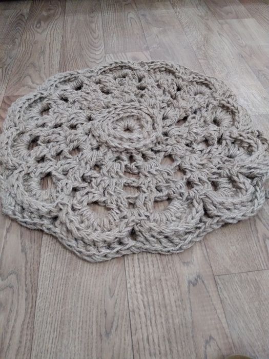 Вязаный круглый объемный джутовый коврик, ручная работа.