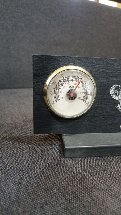 Термометр. Вінтажний термометр. Сланець.
