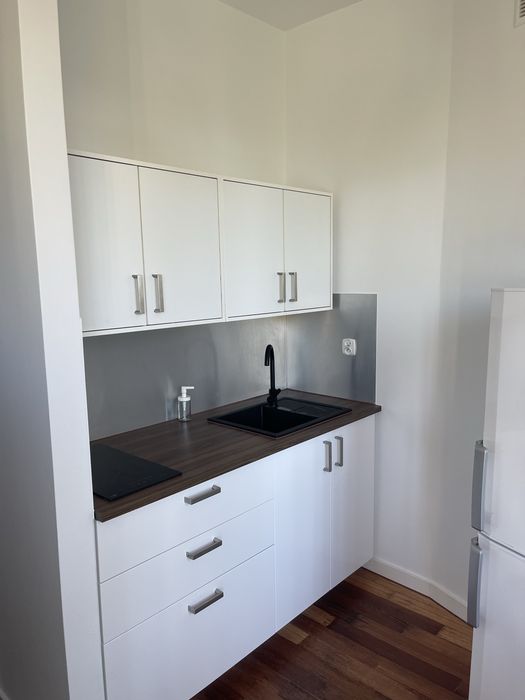 Kawalerka 39 m² z aneksem kuchennym i balkonem. Po remoncie