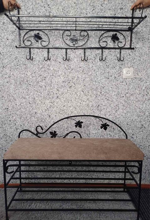 Кований передпокій. Пуф + вішак
Передпокій складається з банкетки і на