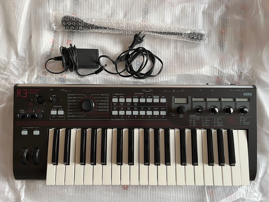 Teclado Sintetizador KORG R3 SYNTHESIZER / VOCODER em optimo estado