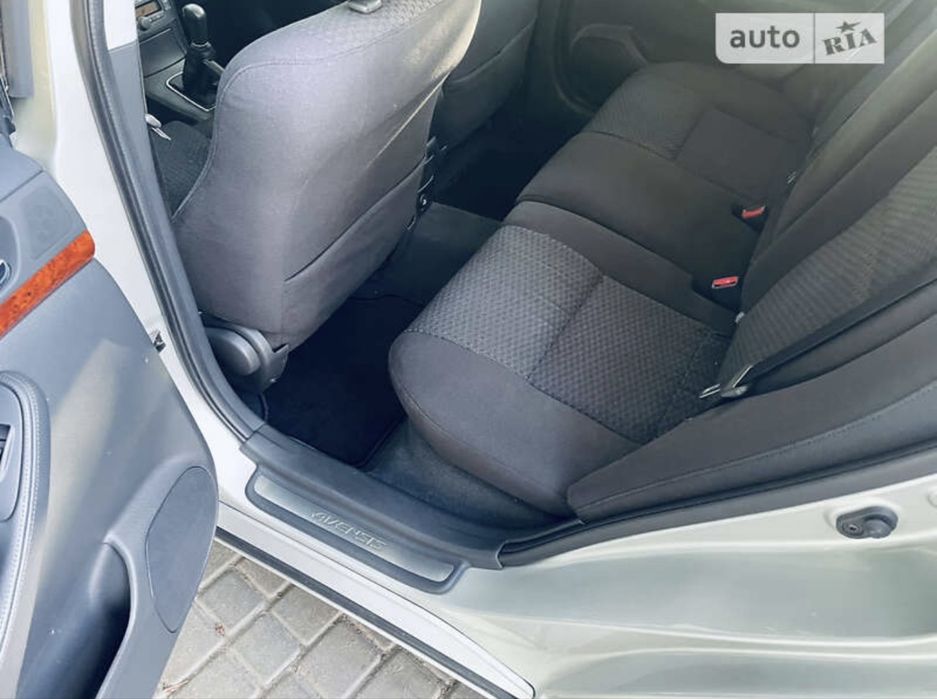 Продам Toyota Avensis 2003 р.  2.0 бензин