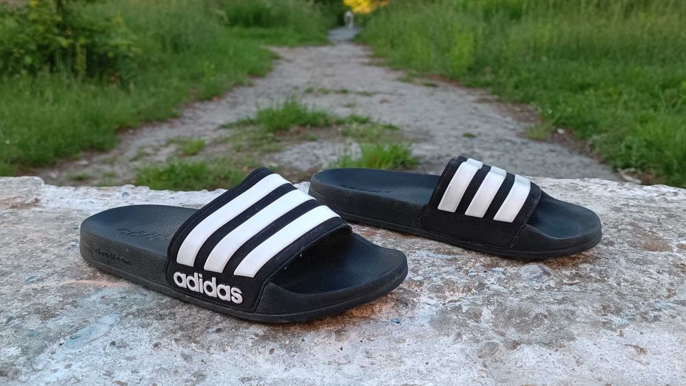 Жіночі класичні шльопки Adidas