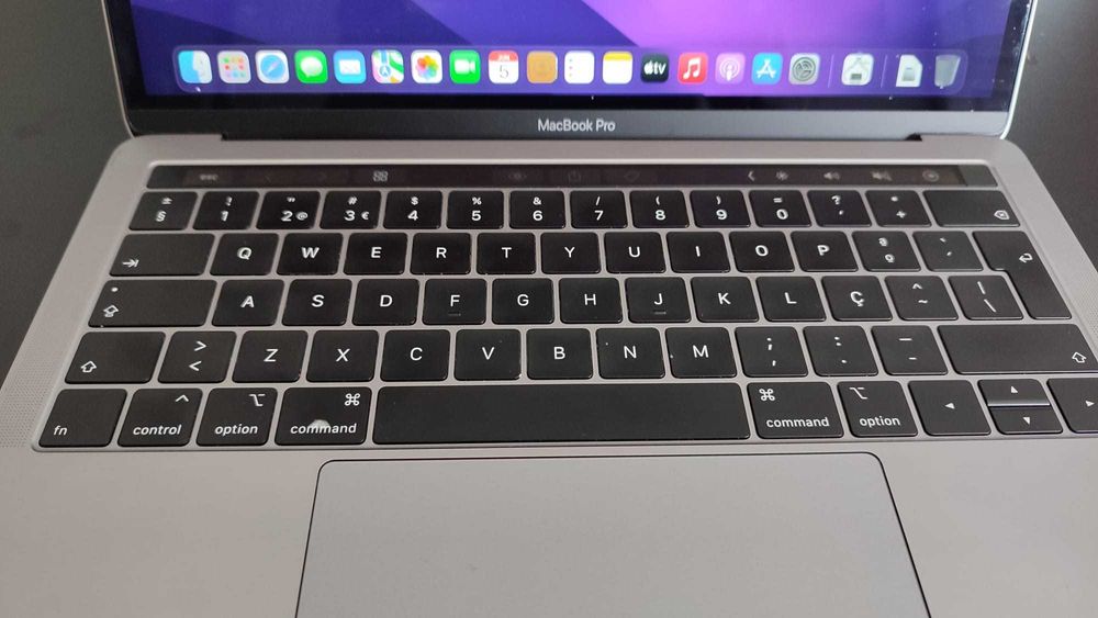 MacBook Pro 2018 Touch Bar64354216884099121
