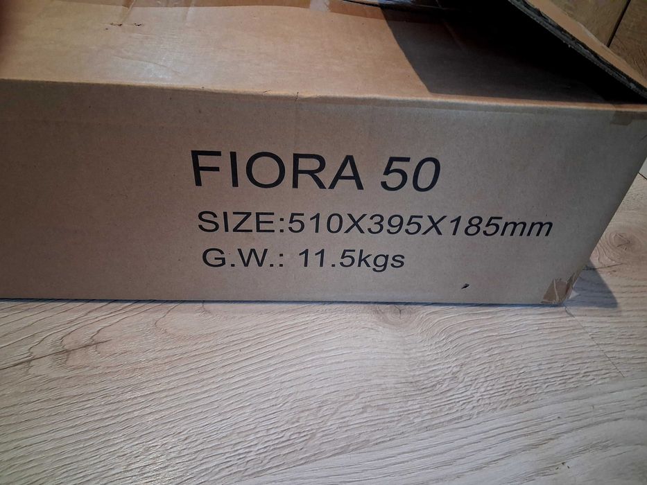 Umywalka z szafką  wiszaca