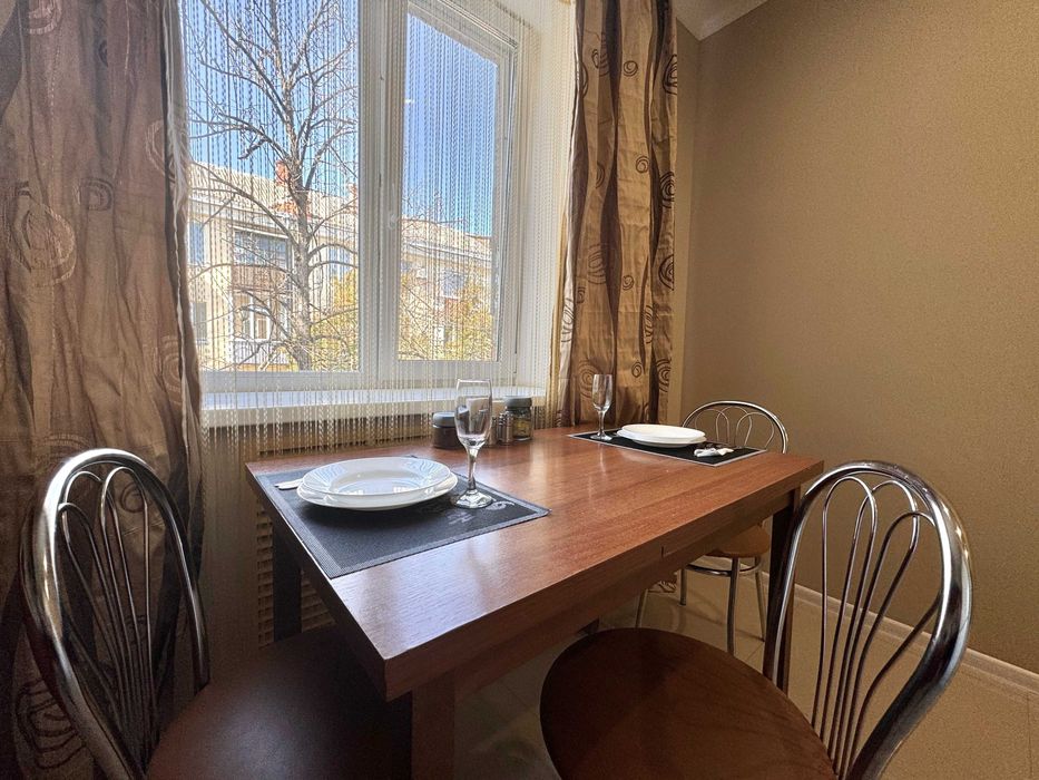 ApartPoltava Світлі апартаменти ПОДОБОВО біля театру Гоголя, чек ПРРО