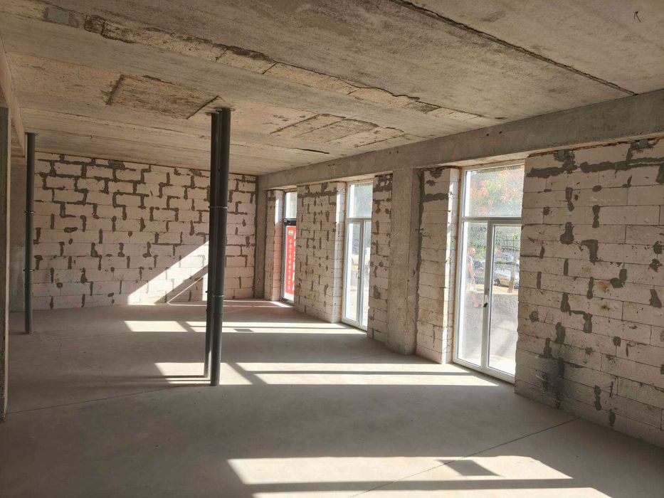 Продам  фасадное помещение на Таирово в ЖК Виа Рома.  1L21