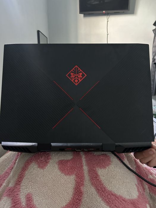 HP OMEN 15 (i5-8300H/8GB RAM), formatted, with charger and carrying case64737752285570123
