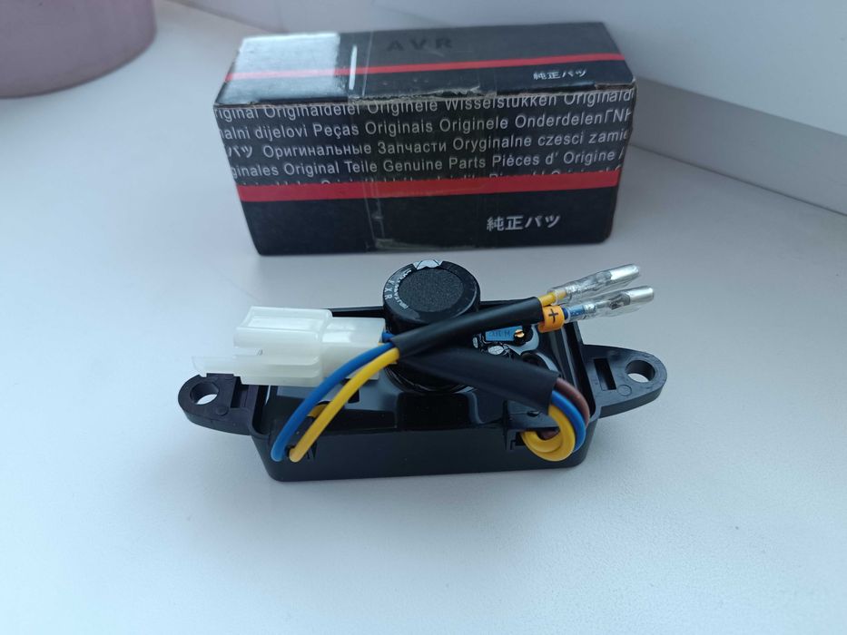 AVR регулятор напруги генератора 250v 220 мкф до 3,5 кВт прямокутний