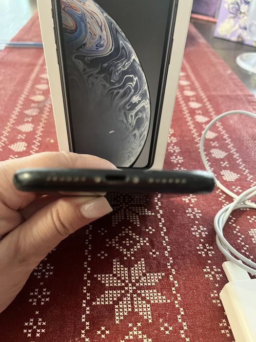 Продам iPhone xr 64 Gb