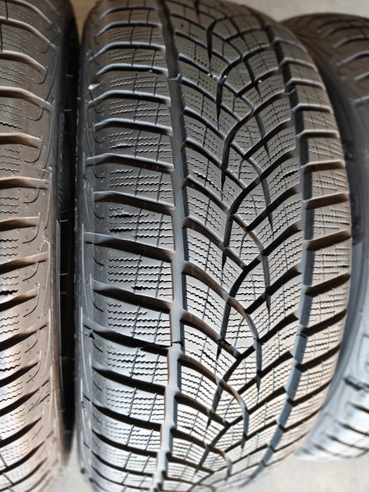 R17 225/55 шини зимові вживані імпортні GoodYear Ultraprip Performance рік25 виробництво Германія