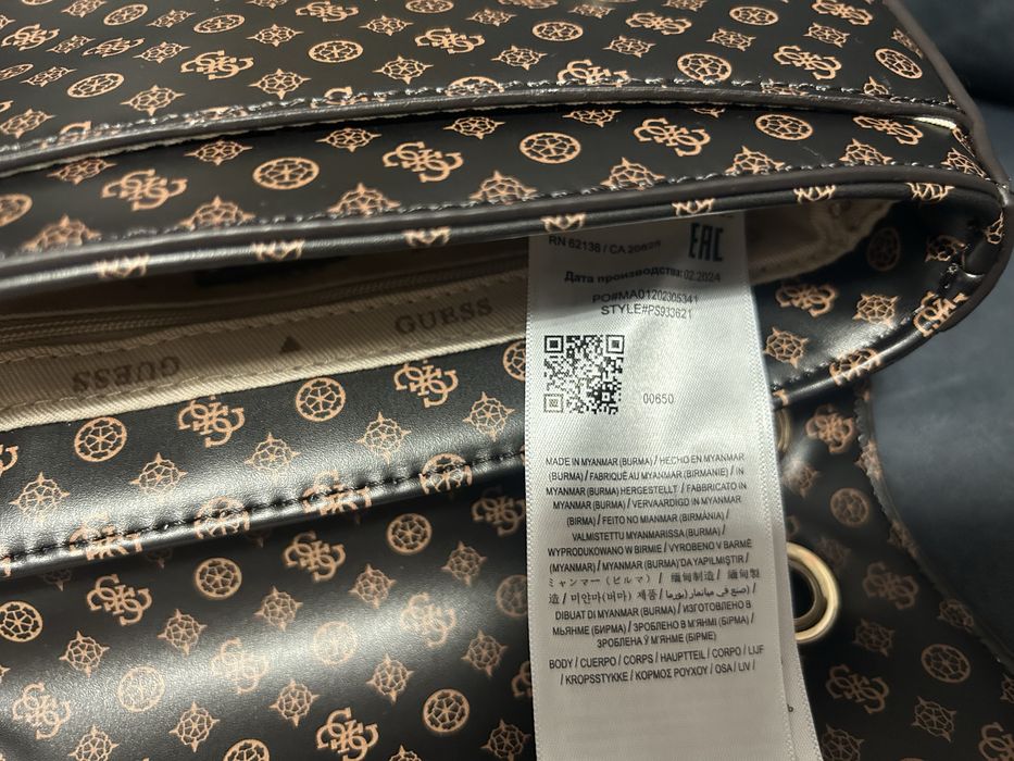 Torebka guess monogram na łańcuszku