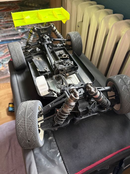 Model xray  xb8e ’23 podwozie