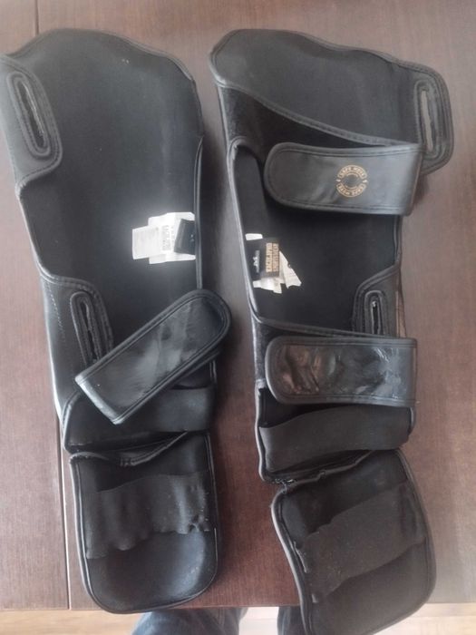 Ochraniacze na piszczele PRO Series V4 (Gold Edition