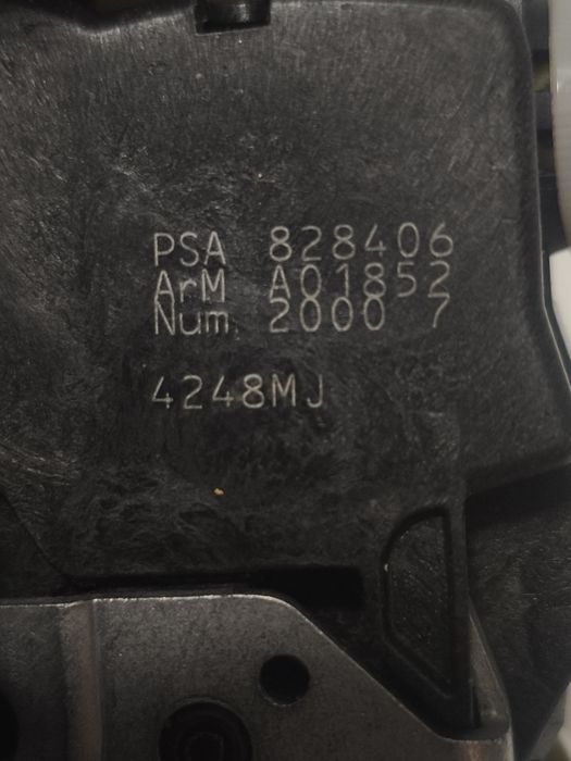 Лівий дверний замок до Пежо Партнер (кузов В9))