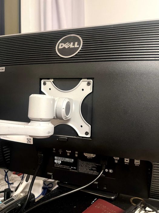 Monitor DELL U2413 + drugi DELL U2312HMt gratis