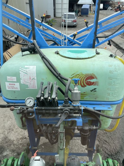 Оприскувач навісний BERTHOU