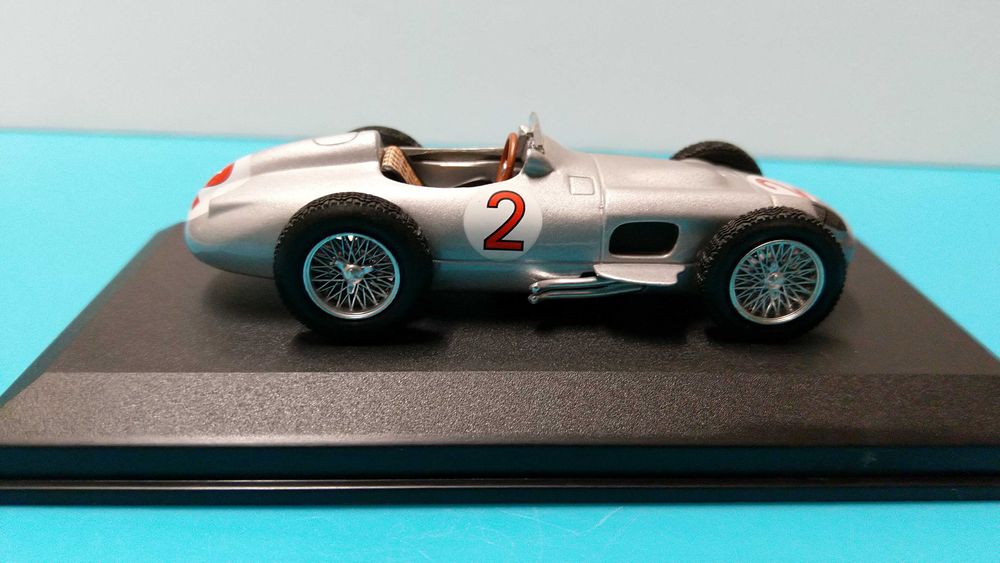 Mercedes W196 #2 - J.M. Fangio: Campeão Mundial F1 1955 - escala 1/43