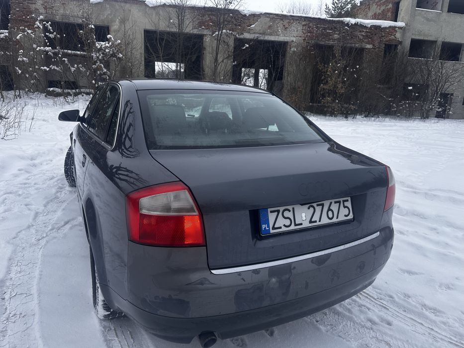 Ауді А4В6 на повному ходу 2.0бензин