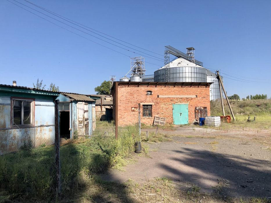 Продаж виробничої бази біля елеватора та залізниці!