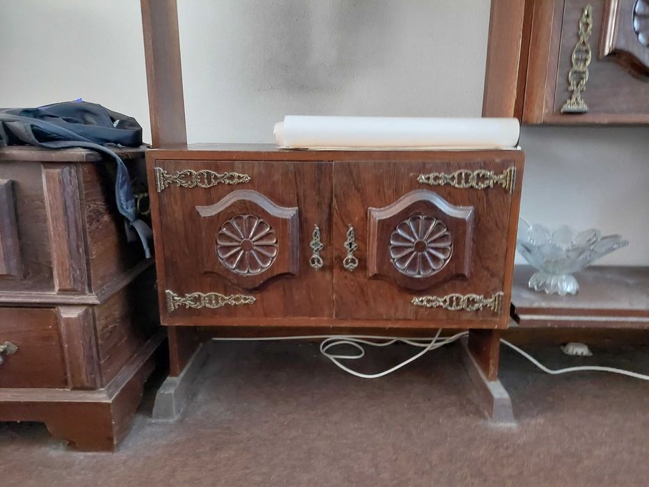 Estante em madeira africana, originaria de Moçambique