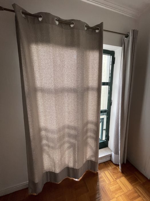 Cortinados cinzentos semiopacos Marjon (IKEA) 145x300cm