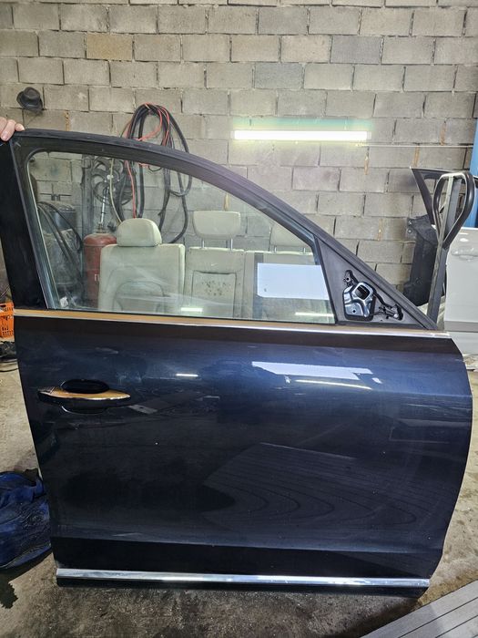 Передні двері на Audi Q5 8r