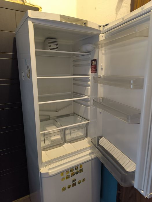 Холодильник Hotpoint ariston