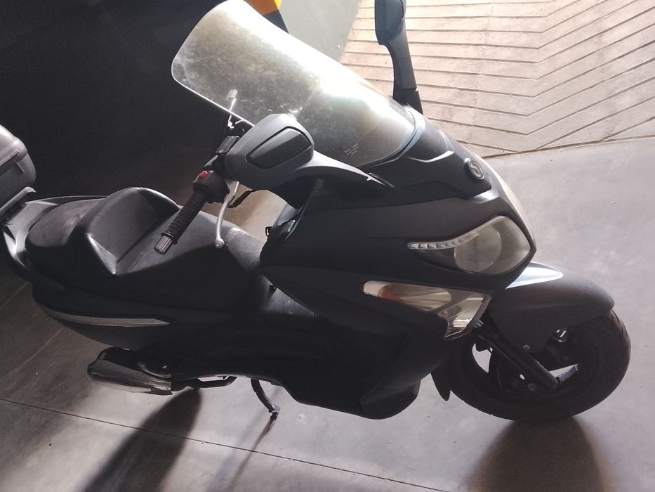 SYM GTS Evo 125 para peças sem documentos