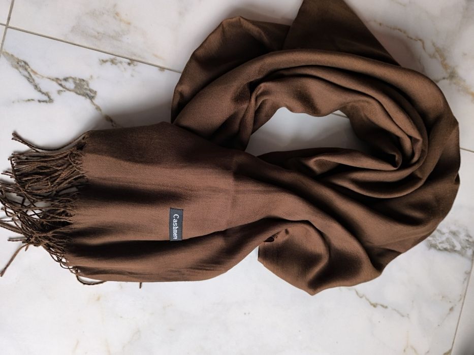Nowy czekoladowo-brązowy szalik cashmere 190 x 70