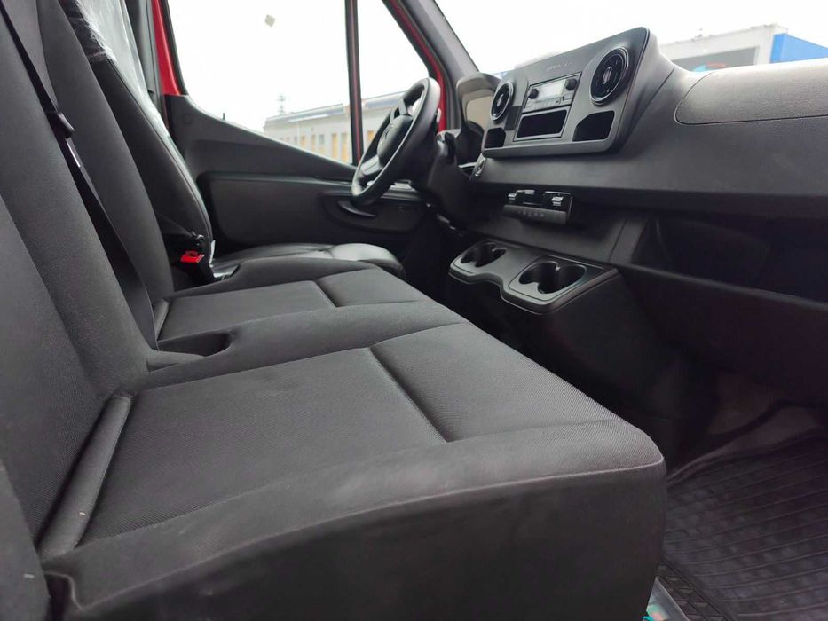 MERSEDES eSprinter electrica 54kw 200km 11м3