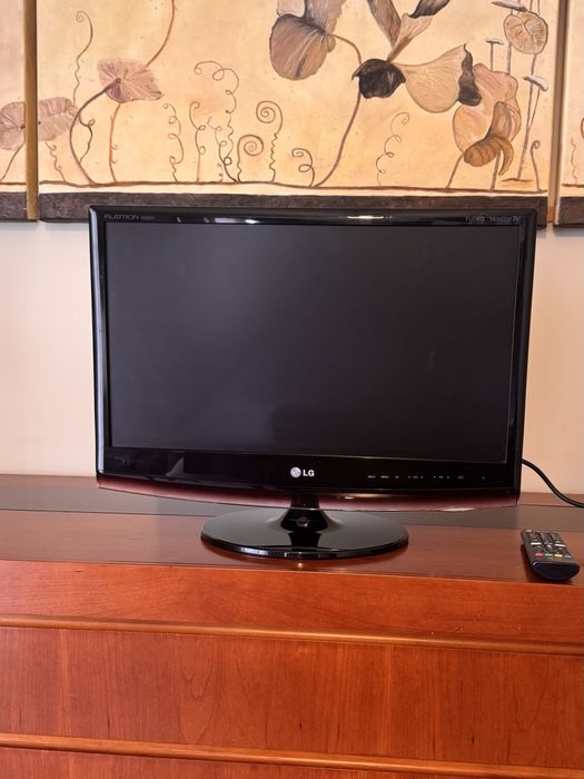 LG FLATRON M2262D — Monitor/TV 22” Full HD com comando