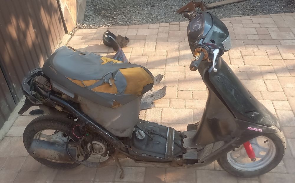 Скутер під відновнелля хороший торг