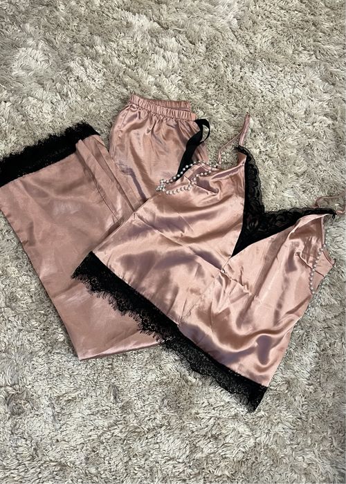 Conjunto Pijama de Renda e Cetim, Novo