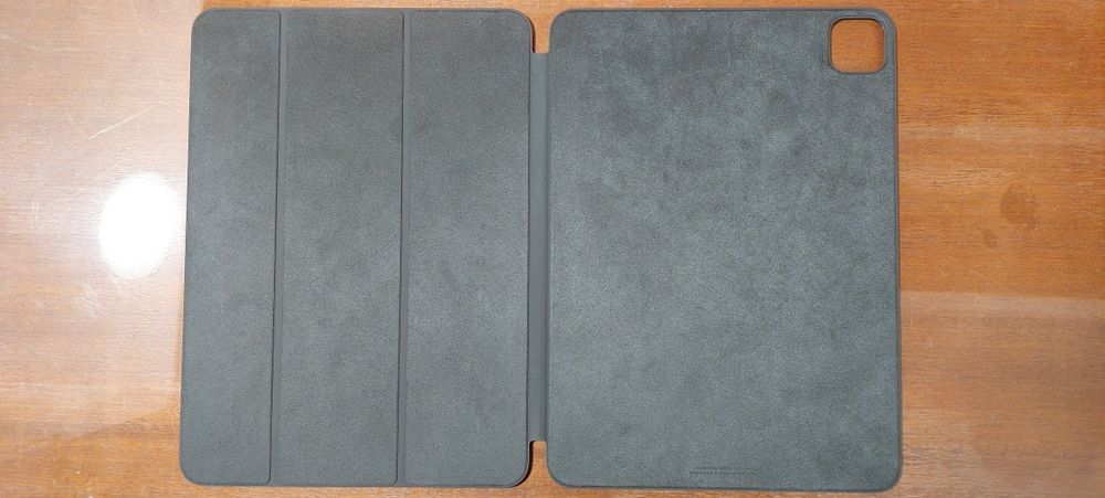 Чехол для планшета Apple Smart Folio for iPad Pro 11" (1st/2nd/3rd/4th gen) Black (MJM93ZM/A)