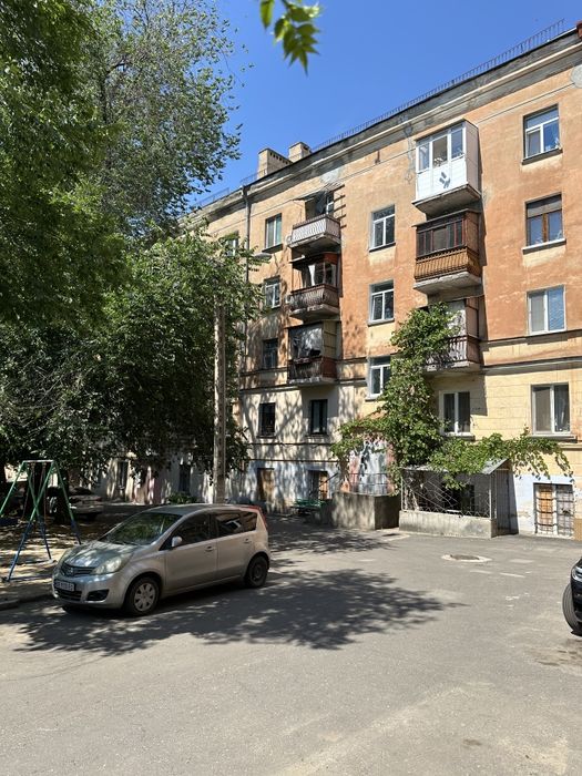 Продам 3х комнатную квартиру "сталинка" ул. Пушкинская, район старого ЖД вокзала