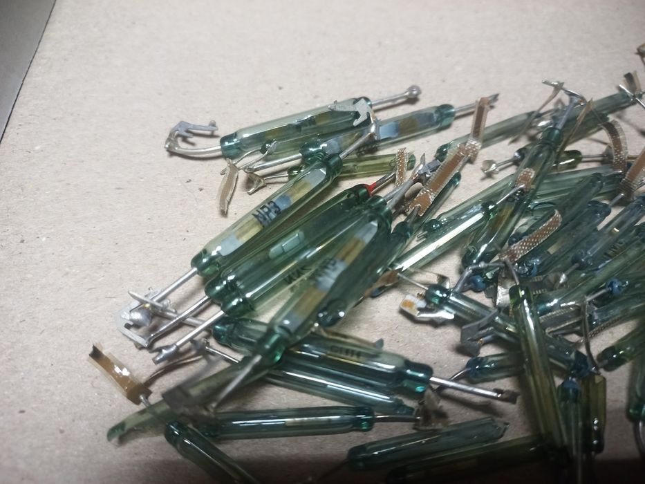 Радіодеталі, вакуумні конденсатори, афінаж