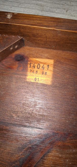 Conjunto de Jantar Rústico em Madeira (Mesa + 2 Bancos + 2 Cadeiras)